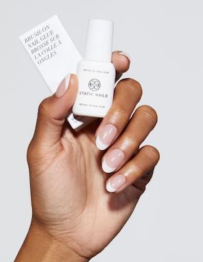 بهترین چسب‌ها برای نصب ناخن مصنوعی – انتخاب هوشمندانه با ترانه بونیتو